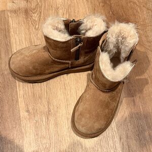 UGG - Girls Tan Suede Ankle Boots